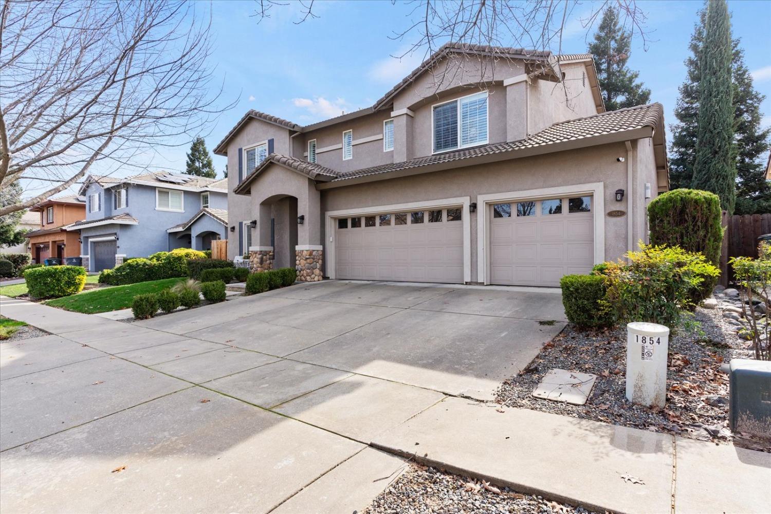 1854 633 Genoa Court