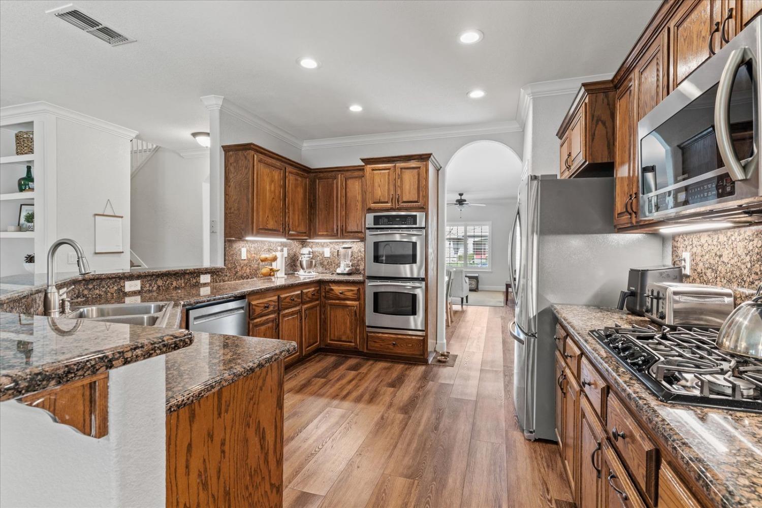 1854 633 Genoa Court