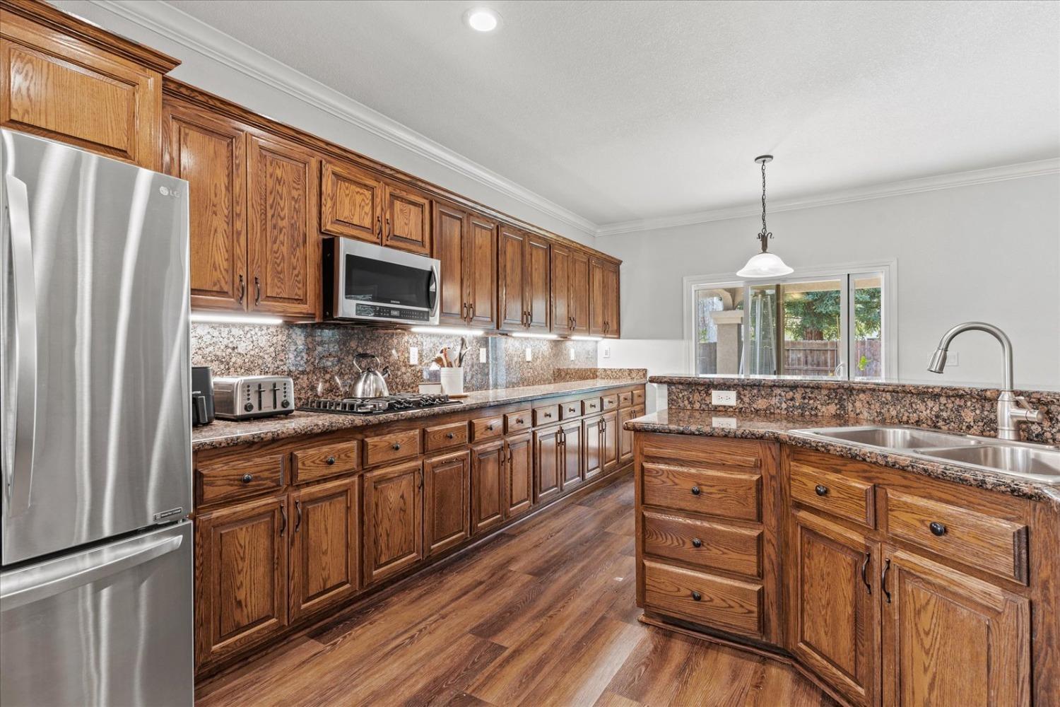 1854 633 Genoa Court