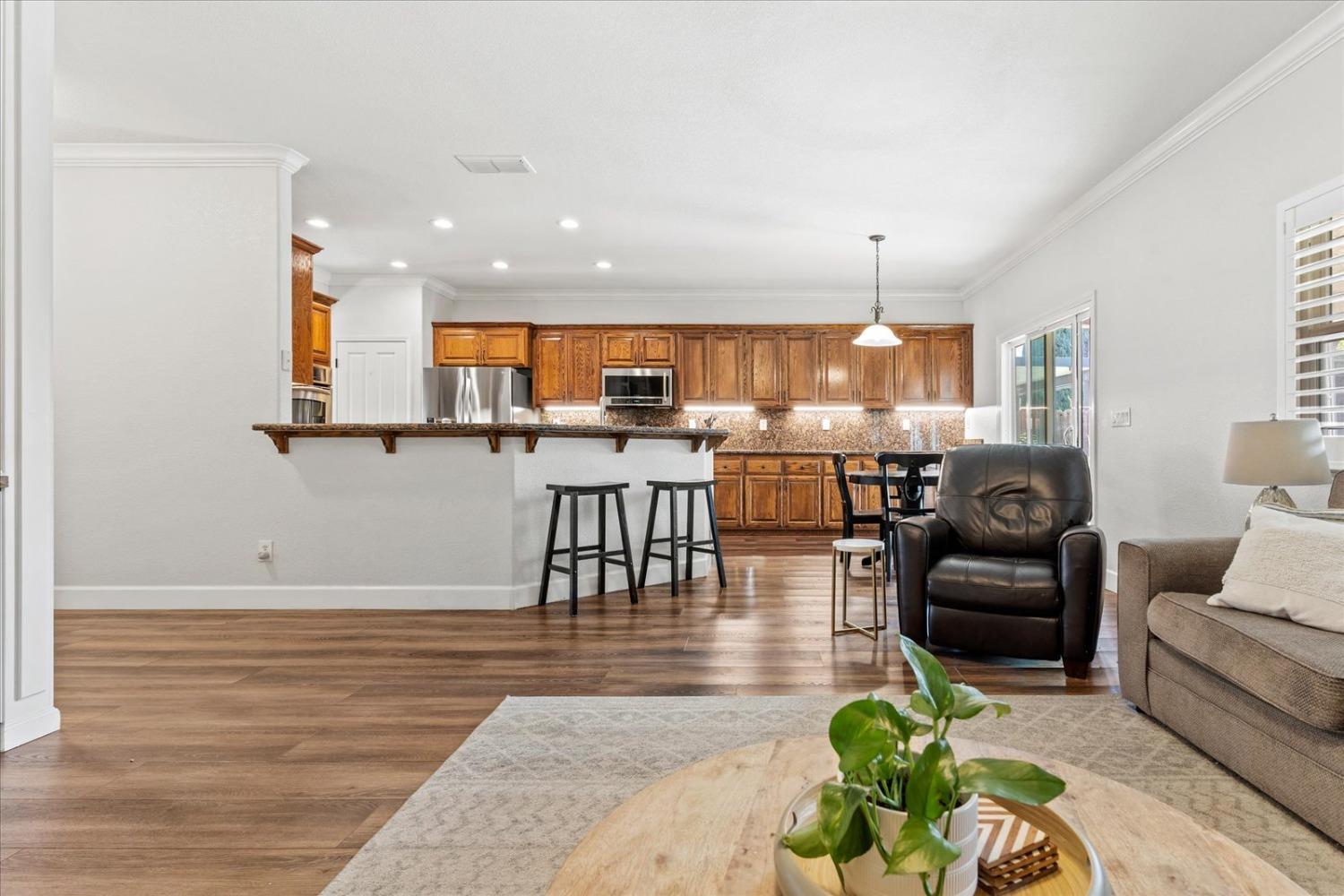 1854 633 Genoa Court