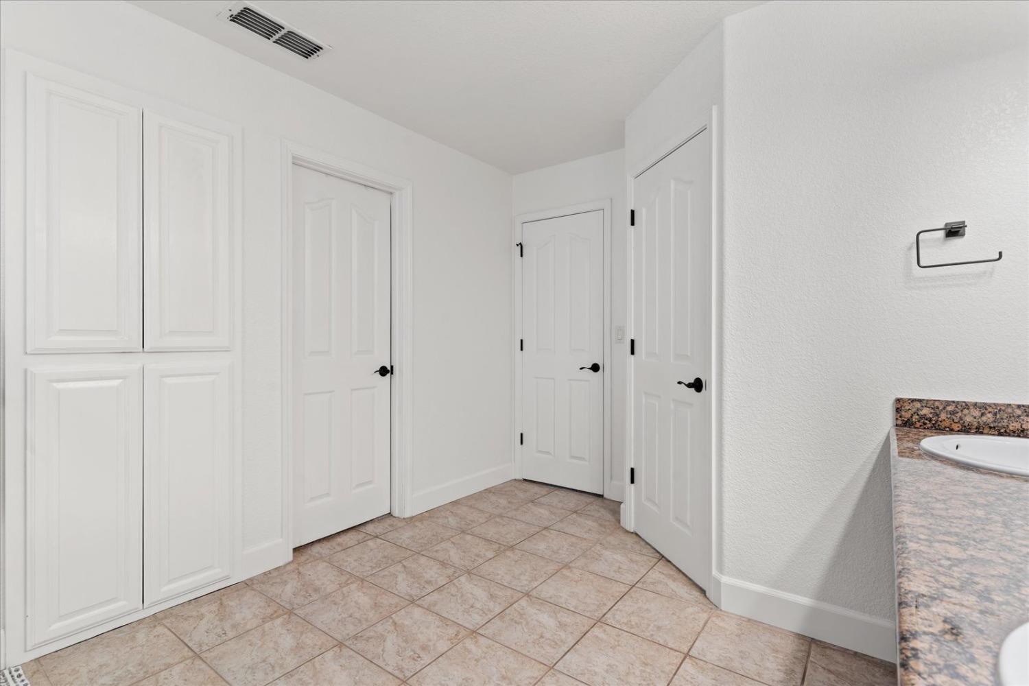 1854 633 Genoa Court