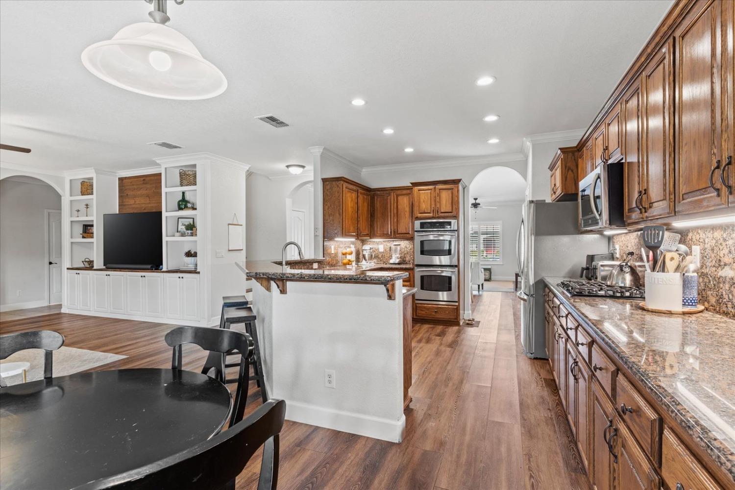 1854 633 Genoa Court