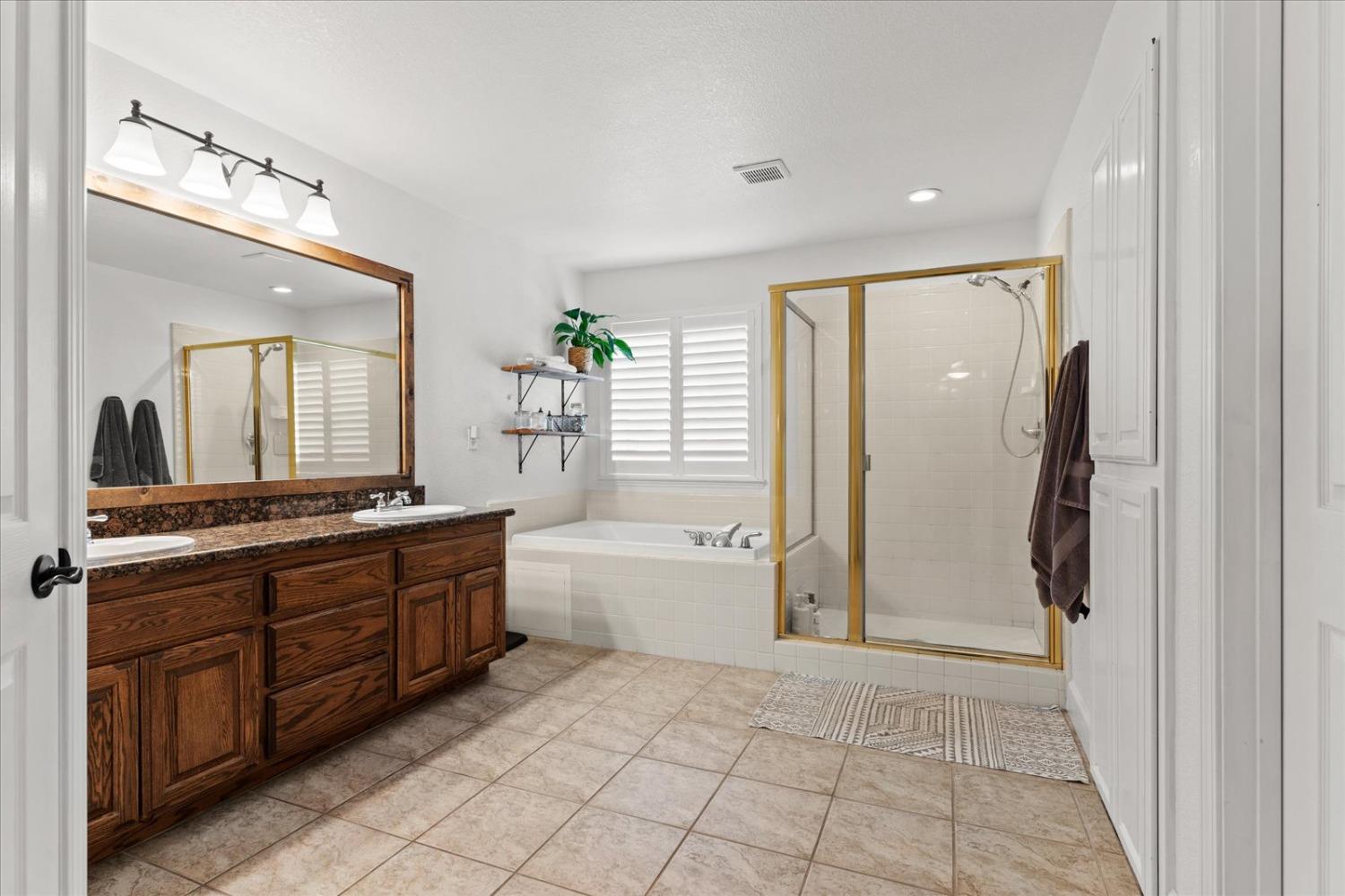 1854 633 Genoa Court