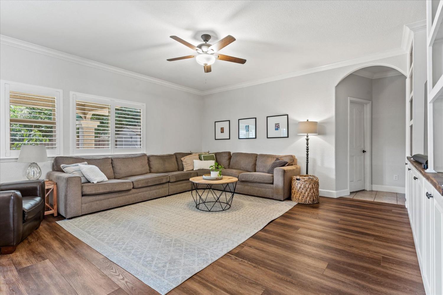 1854 633 Genoa Court