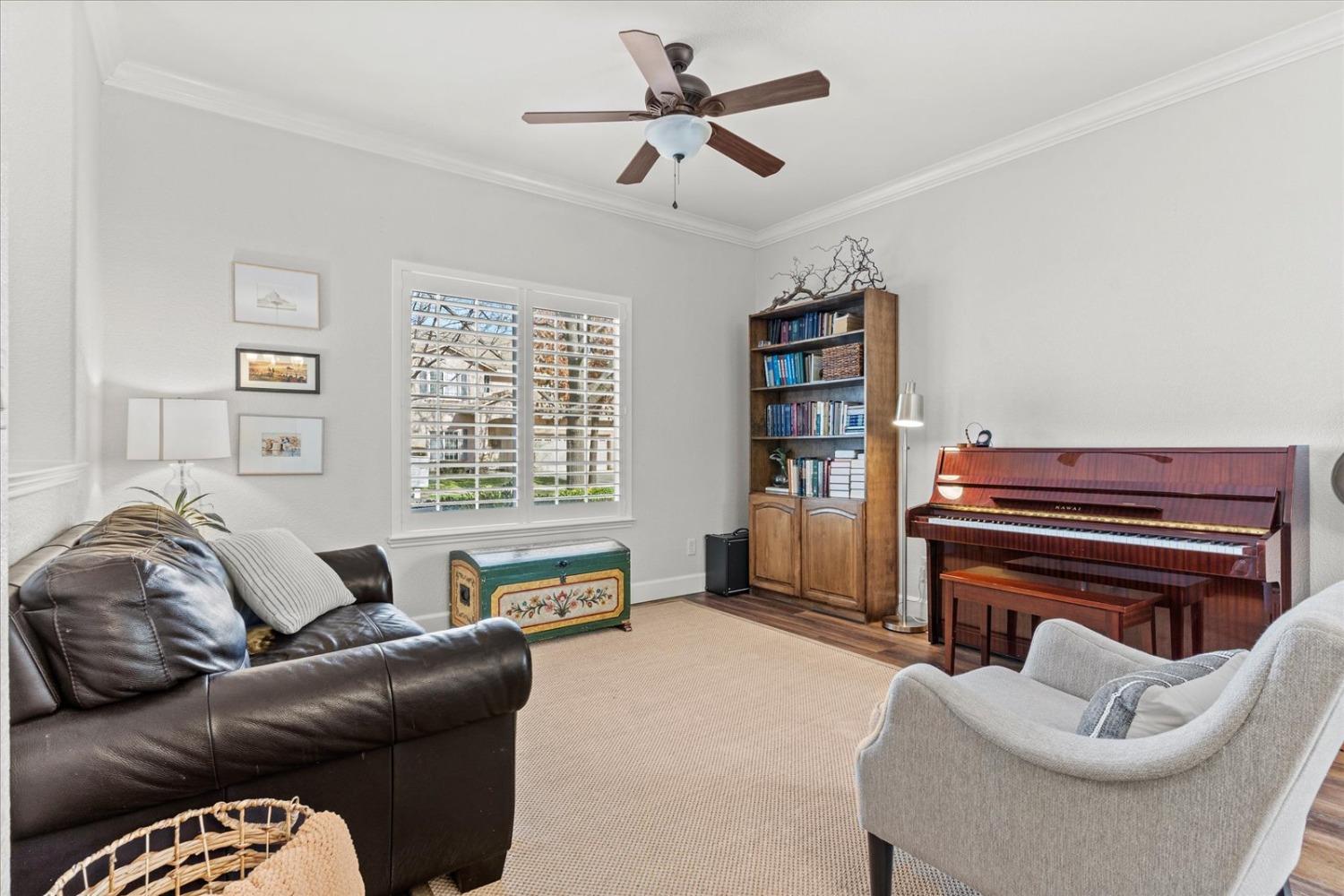 1854 633 Genoa Court