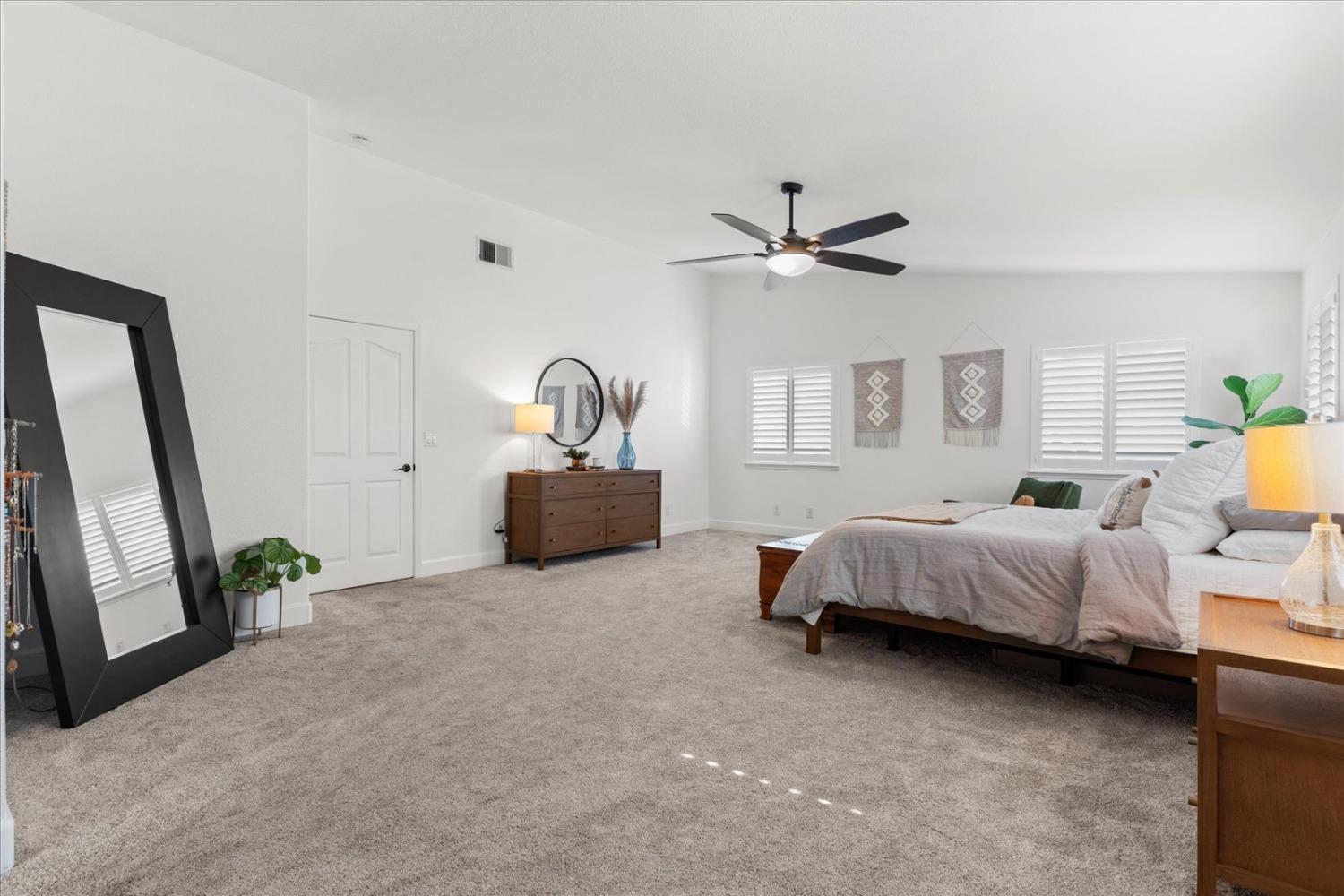 1854 633 Genoa Court