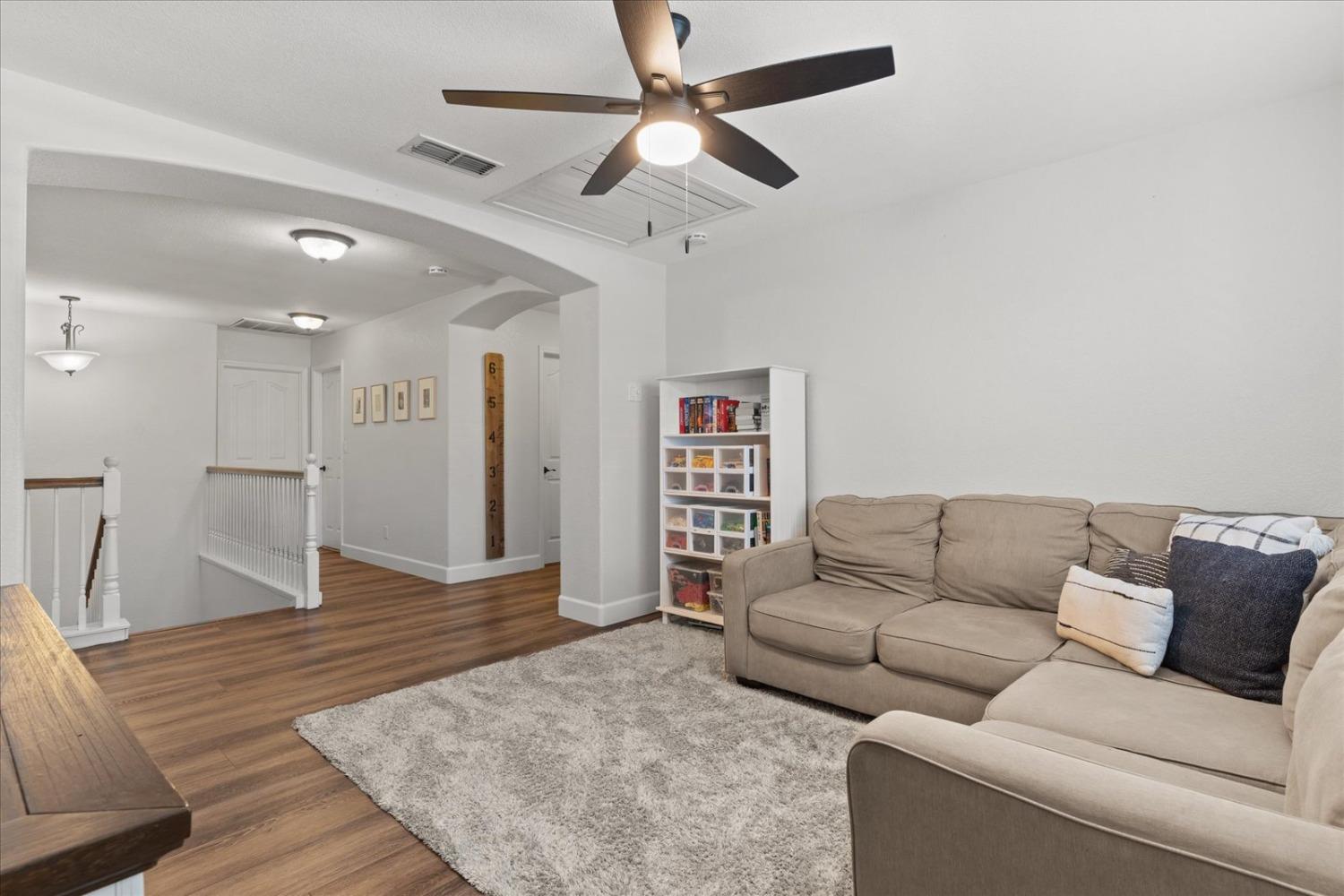 1854 633 Genoa Court