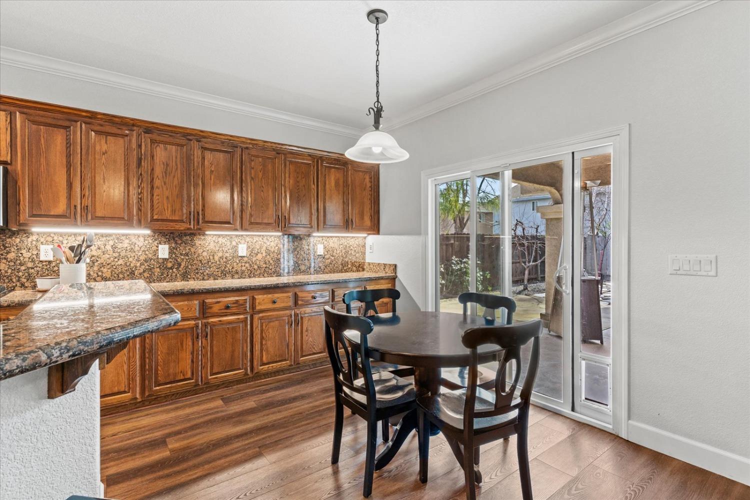 1854 633 Genoa Court