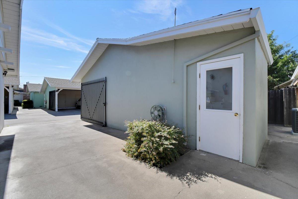 130 E 18th Street 27