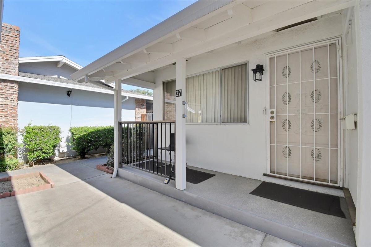 130 E 18th Street 27