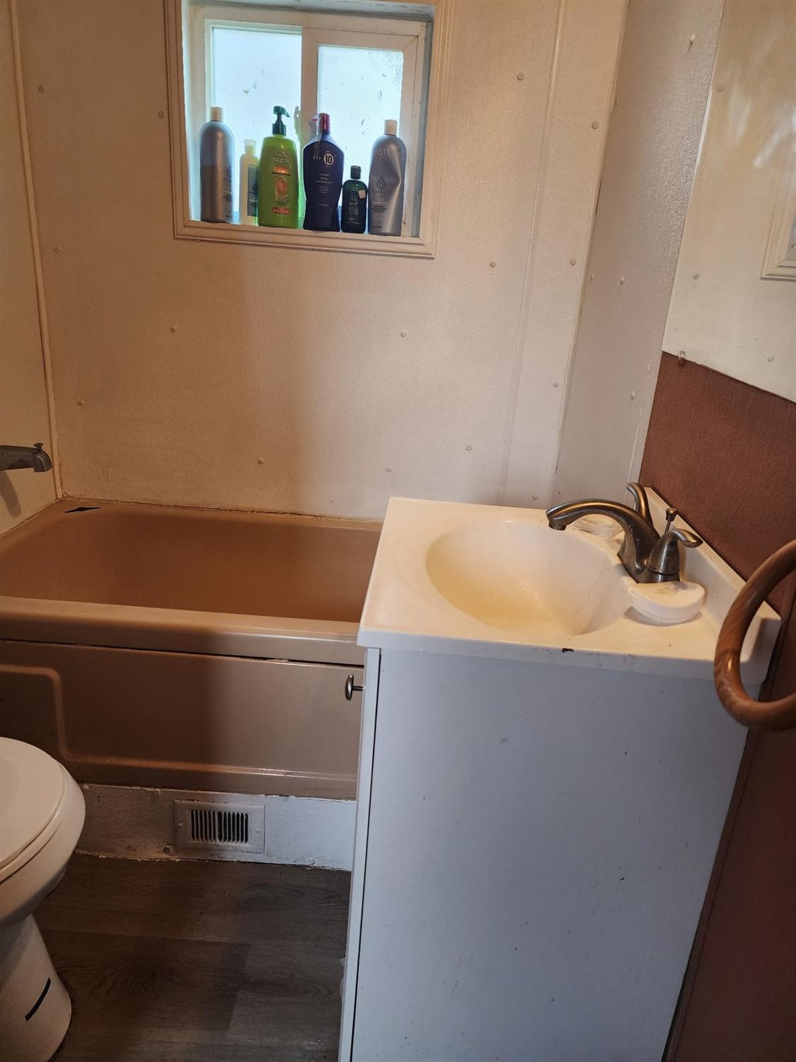 1523 N Beale Road 49