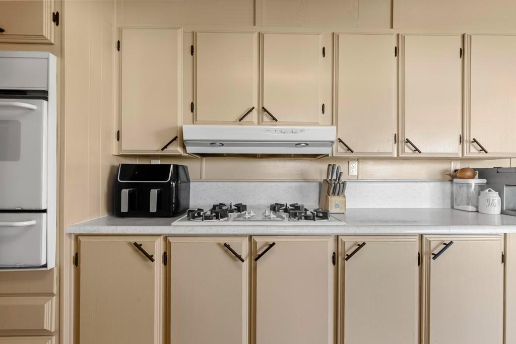 5890 Riverside Drive