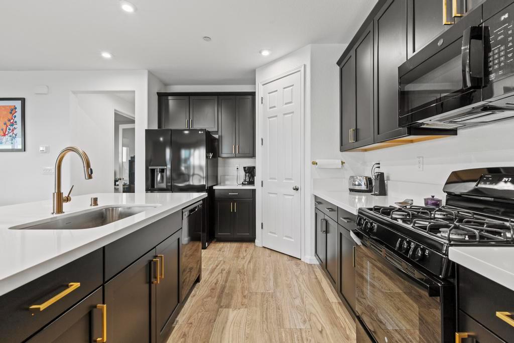 1555 Gelderlander Way