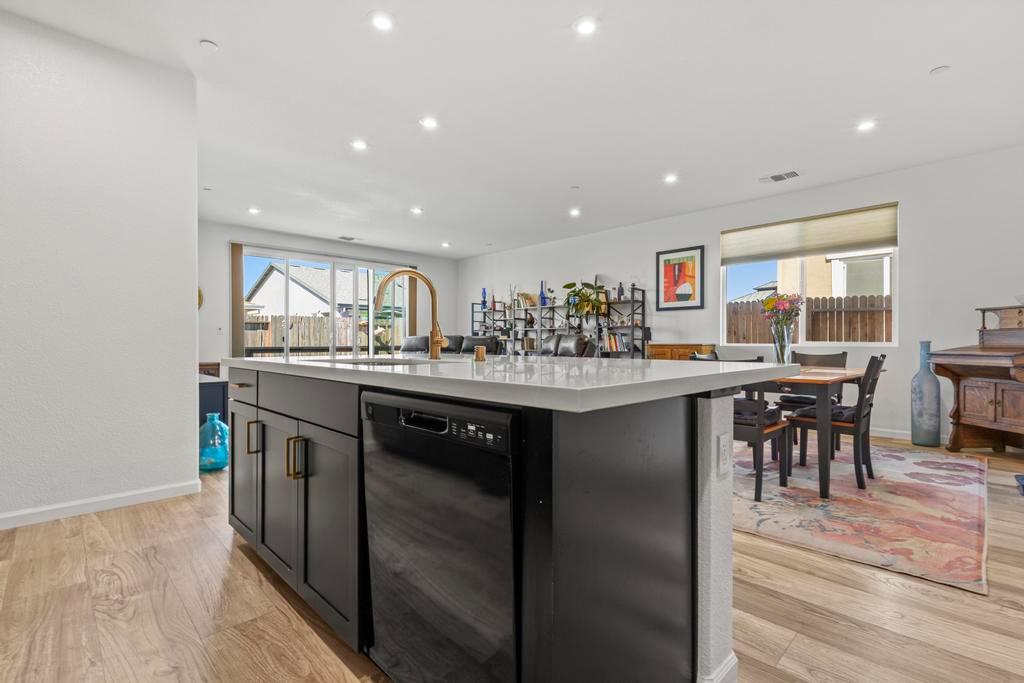 1555 Gelderlander Way