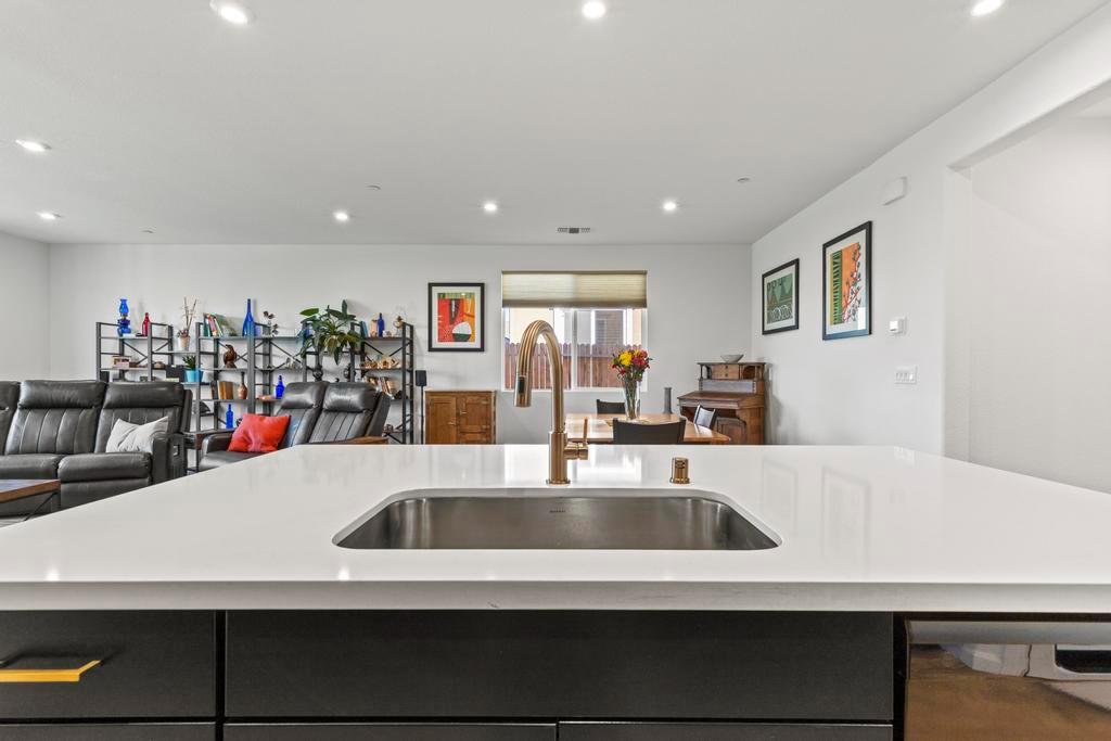 1555 Gelderlander Way