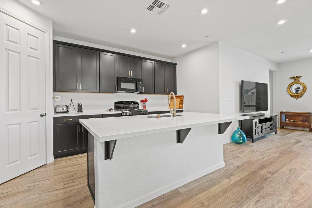 1555 Gelderlander Way