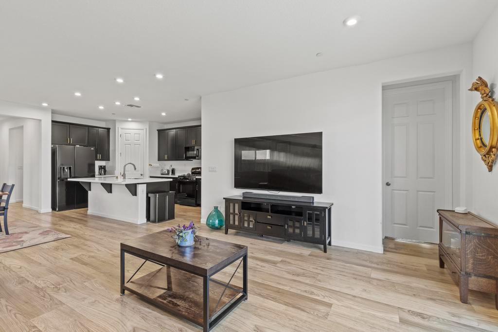 1555 Gelderlander Way