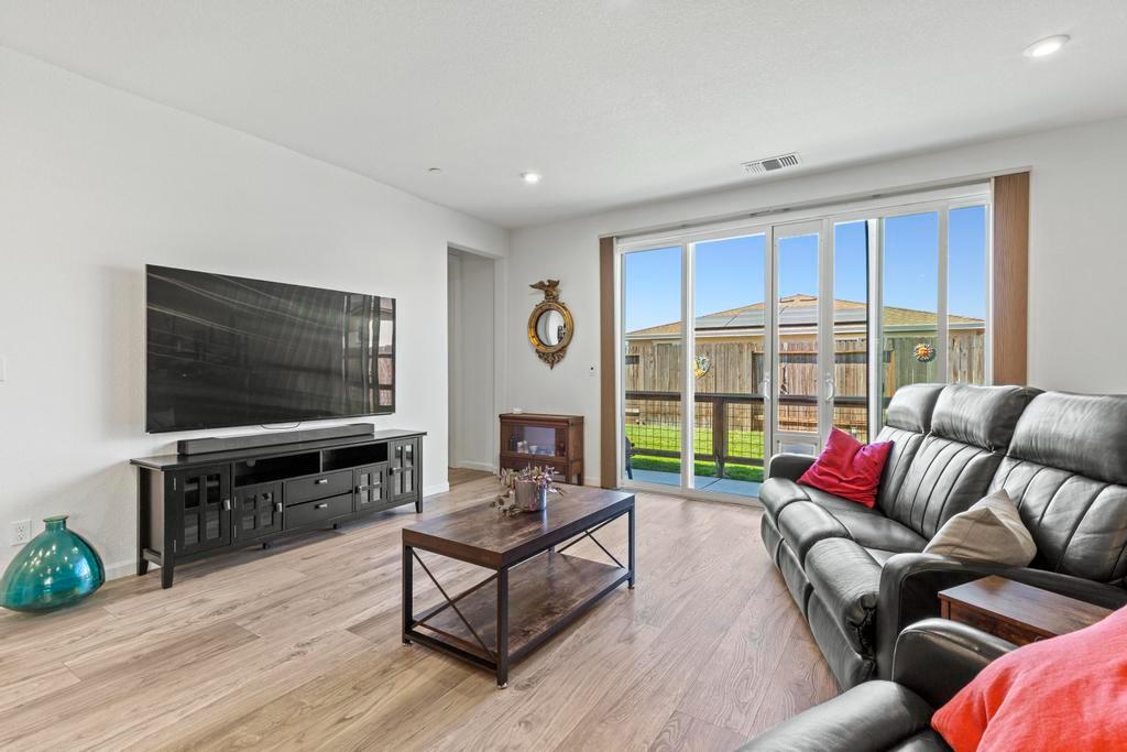 1555 Gelderlander Way