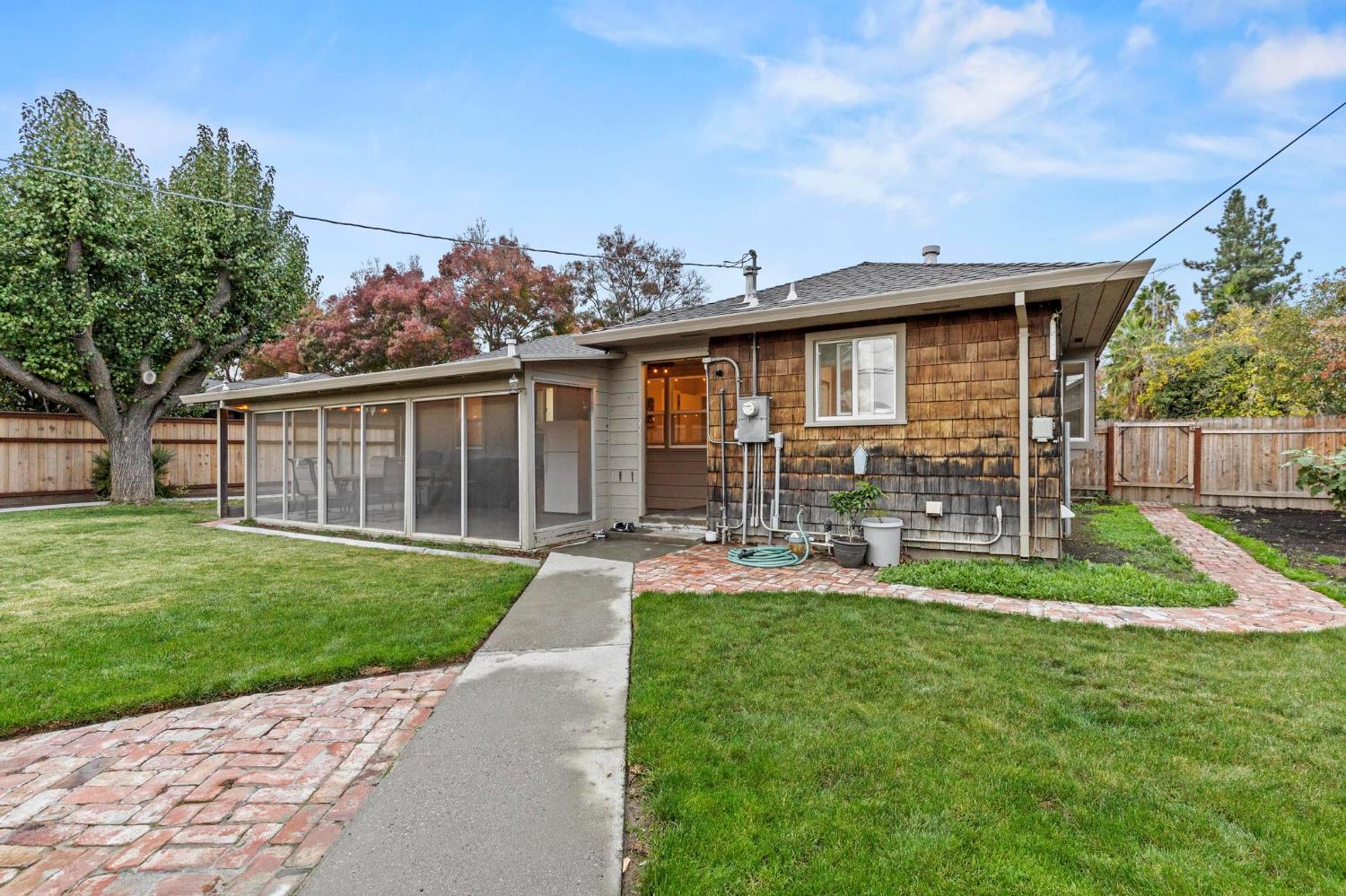 731 Sioc Street