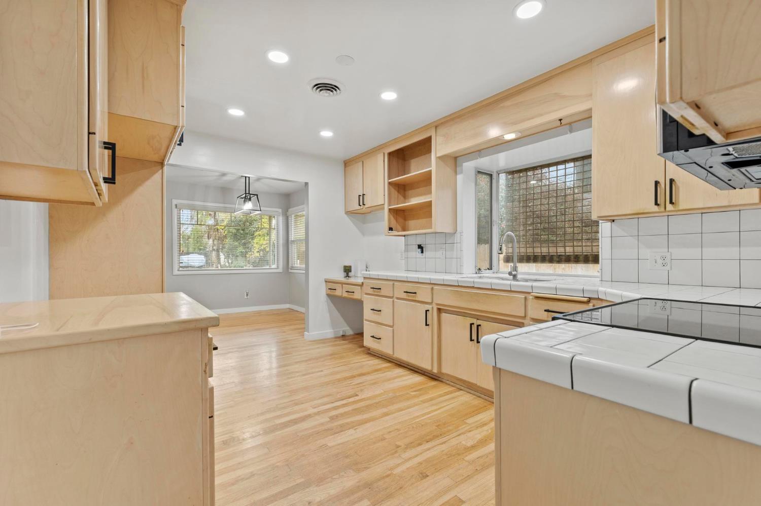 731 Sioc Street
