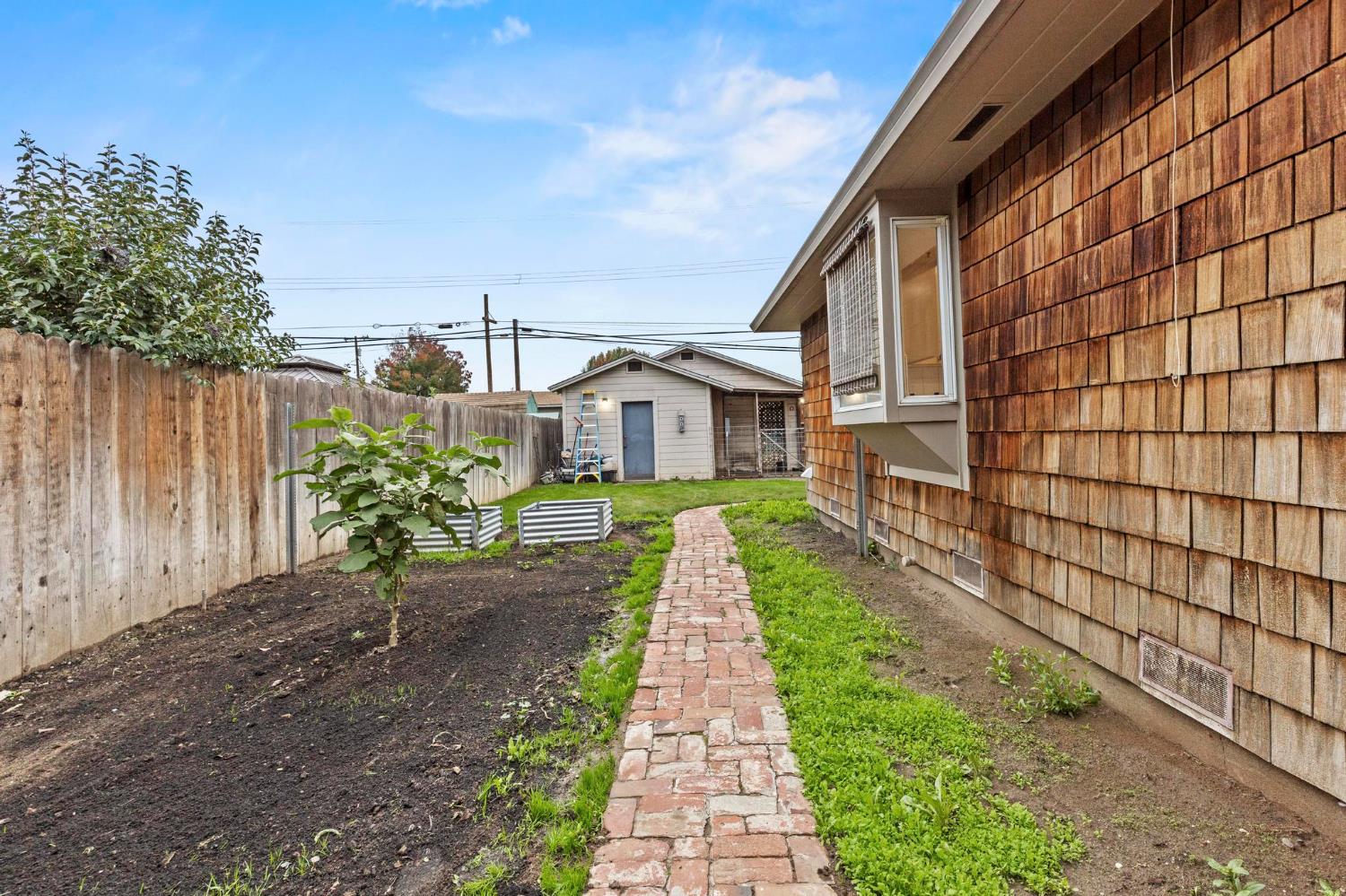 731 Sioc Street