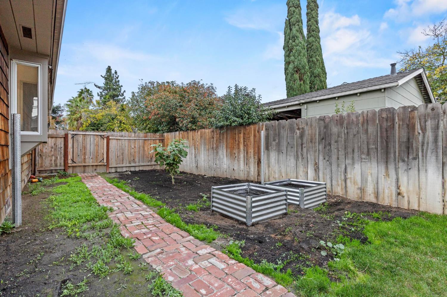 731 Sioc Street