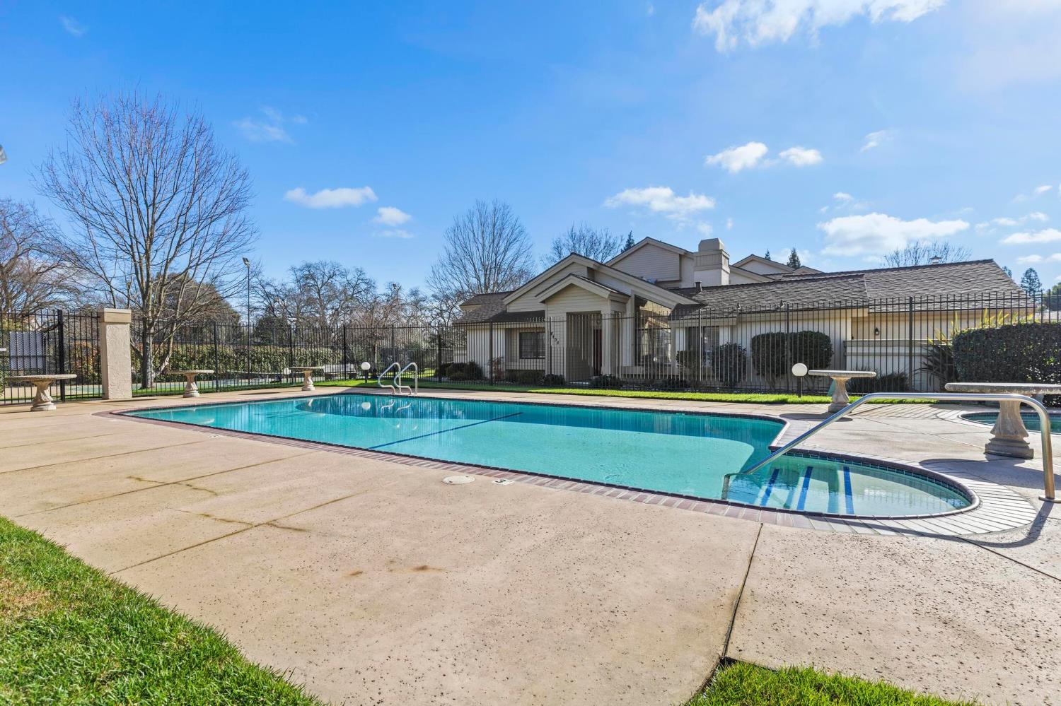 7526 Creekridge Lane