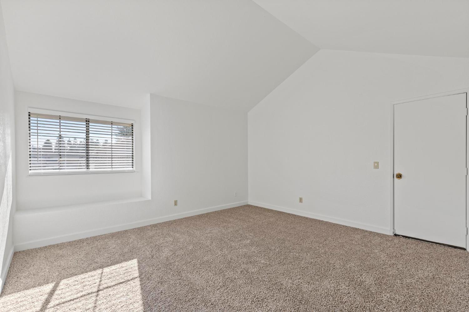 7526 Creekridge Lane