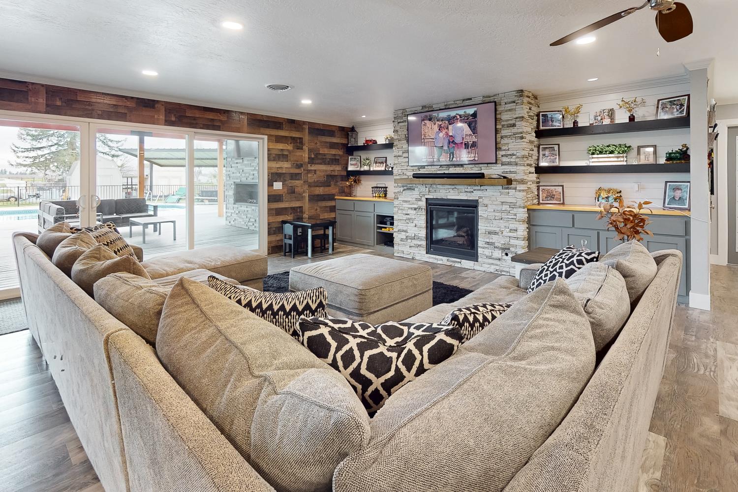 1559 Daphne Lane
