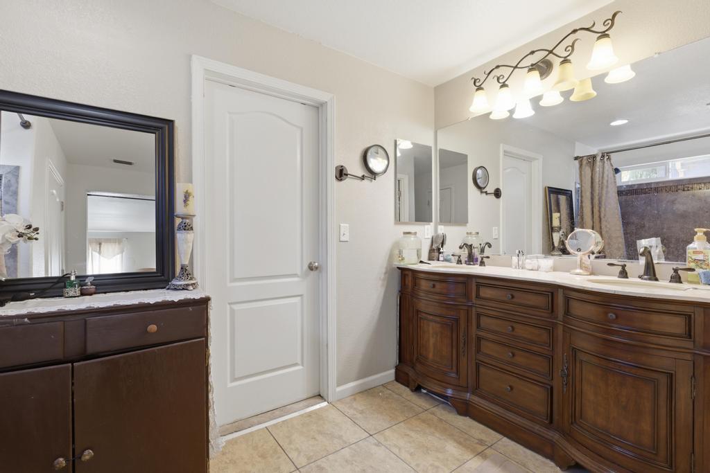 1300 Kensington Drive