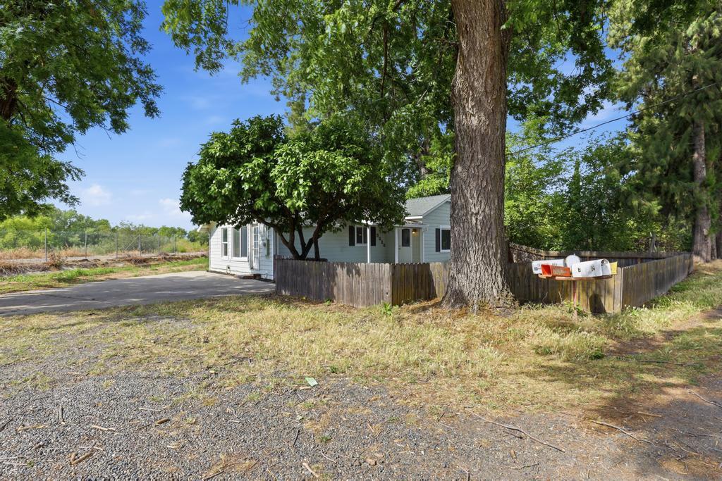 3328 Walnut Avenue
