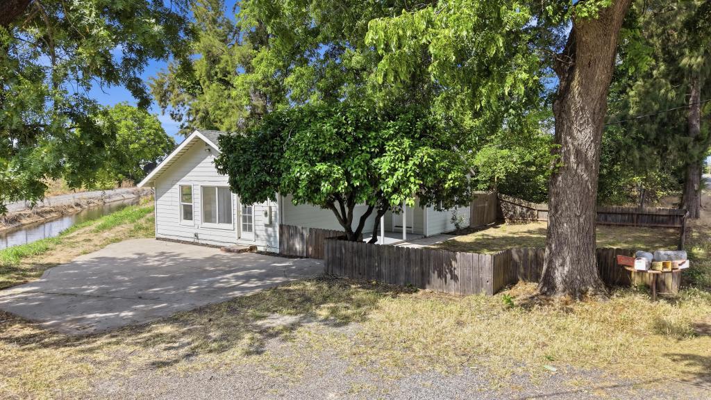 3328 Walnut Avenue