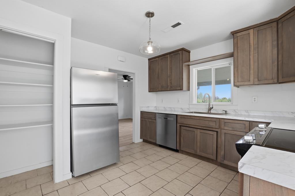 3328 Walnut Avenue
