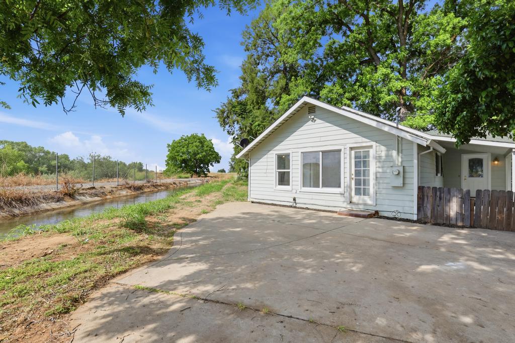 3328 Walnut Avenue