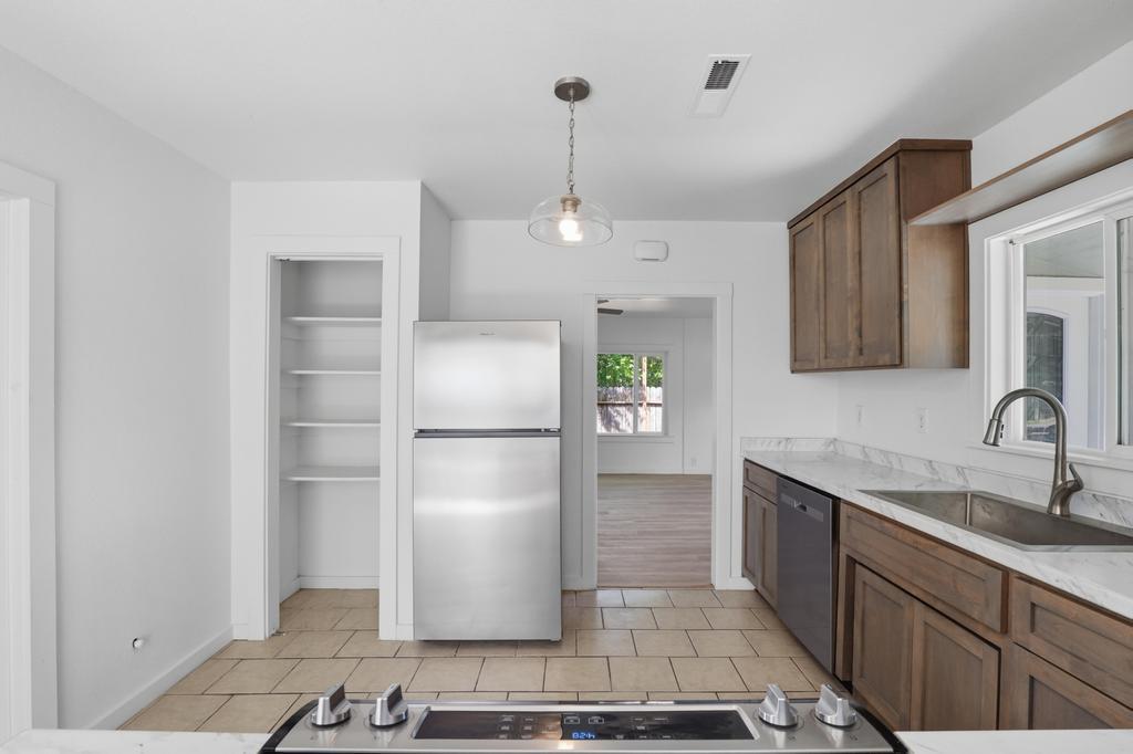 3328 Walnut Avenue