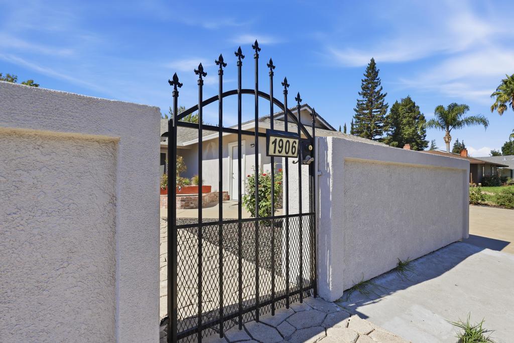 1906 Elliott Drive