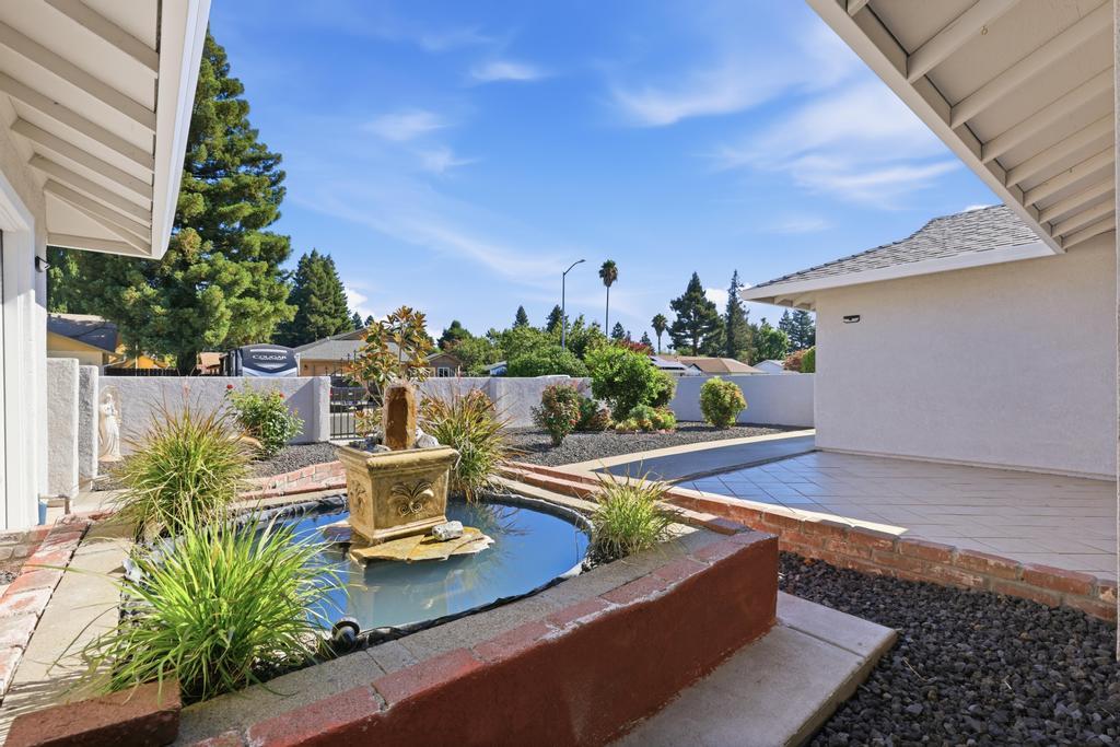 1906 Elliott Drive