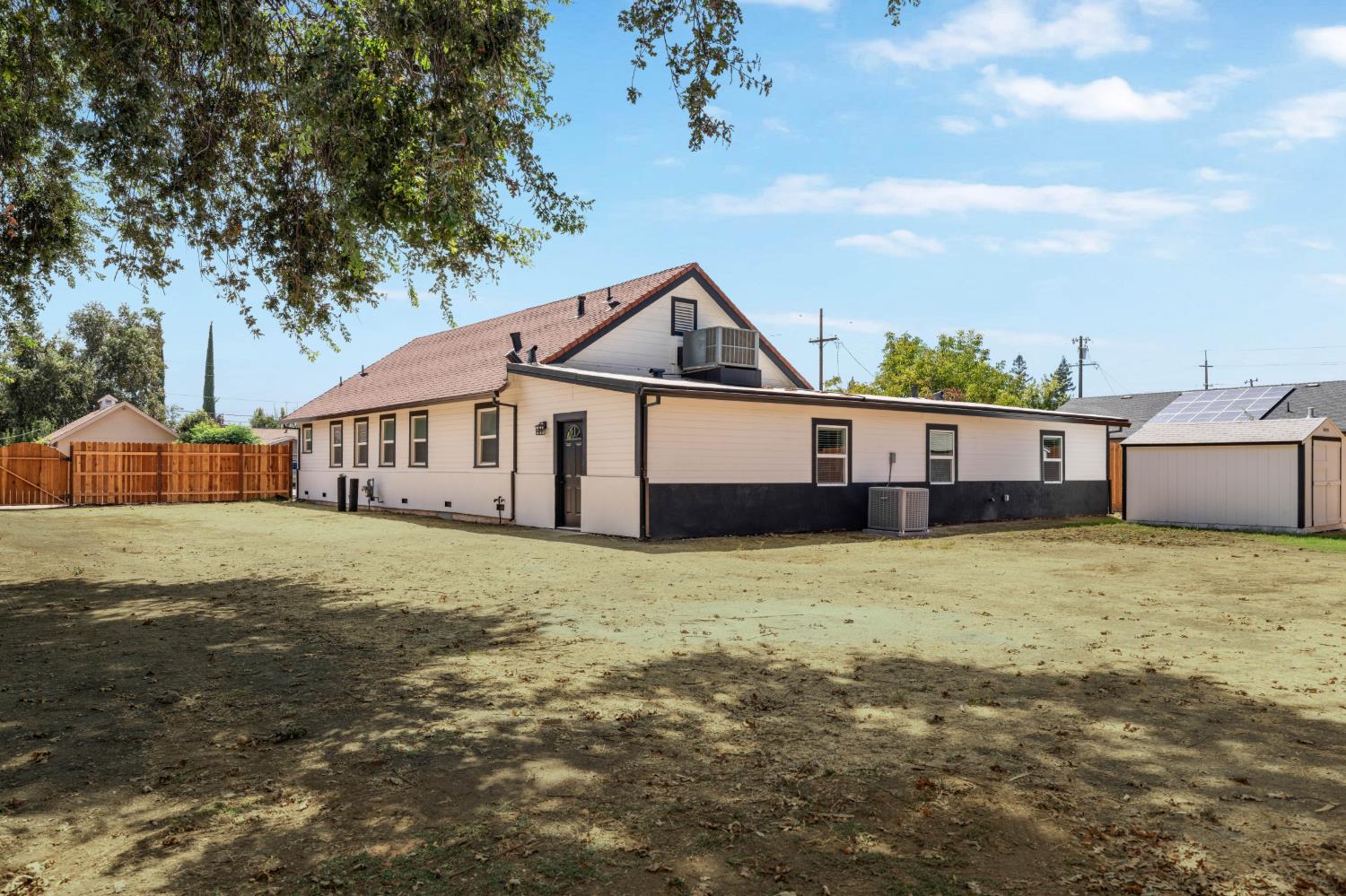2433 Date Street