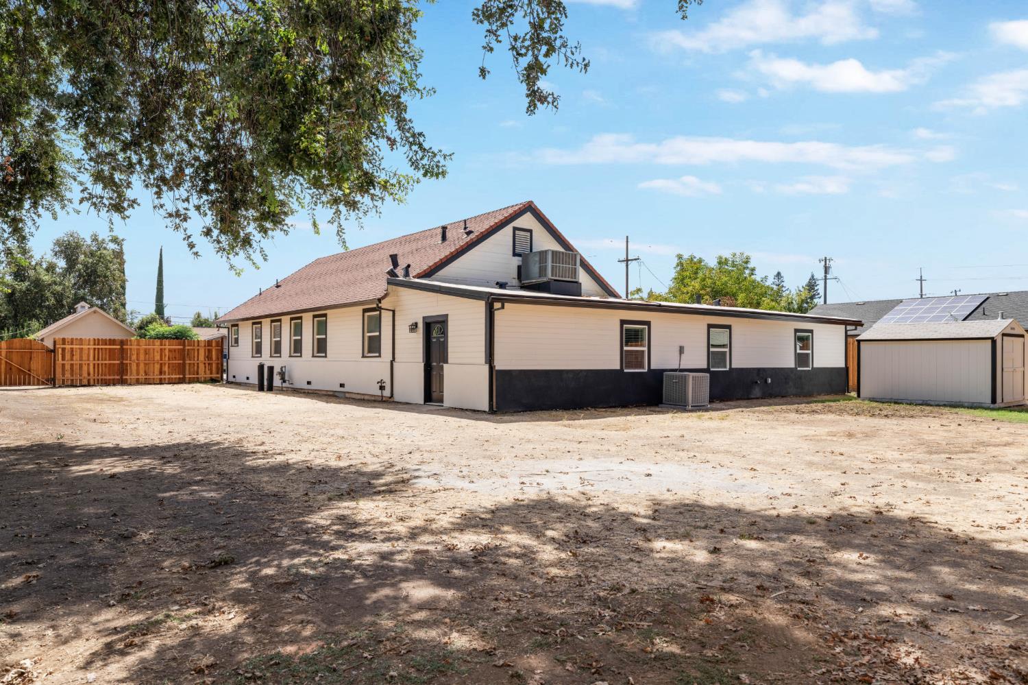 2433 Date Street