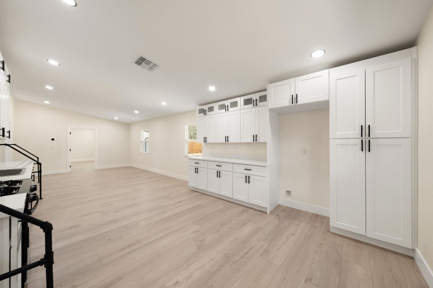 2433 Date Street