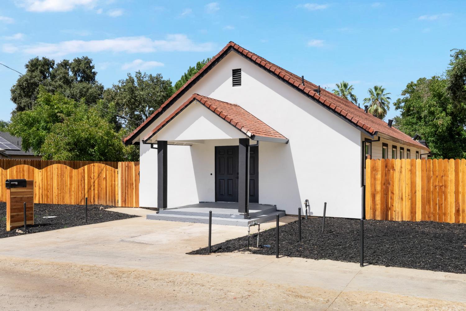 2433 Date Street