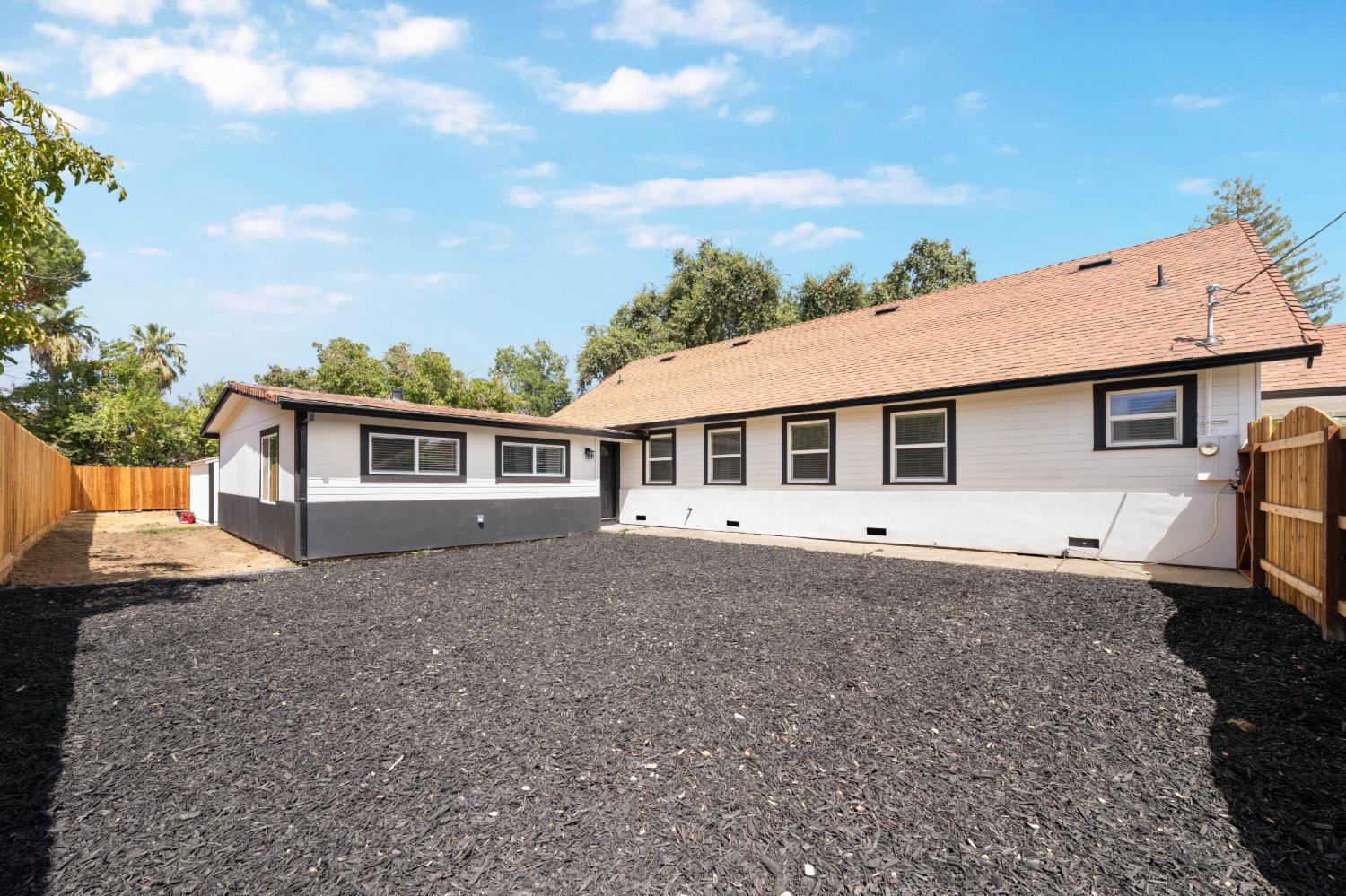 2433 Date Street