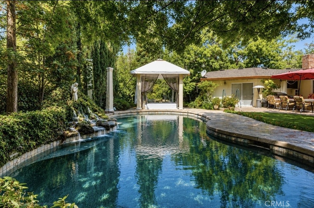 55 Pine Oaks Road