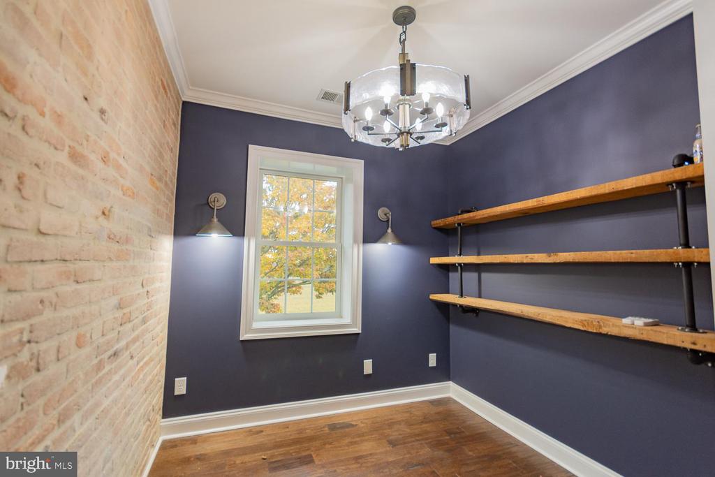 1643 VINEYARD ROAD