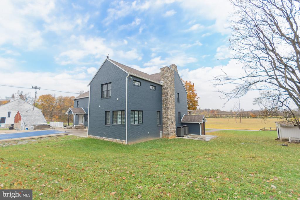1643 VINEYARD ROAD