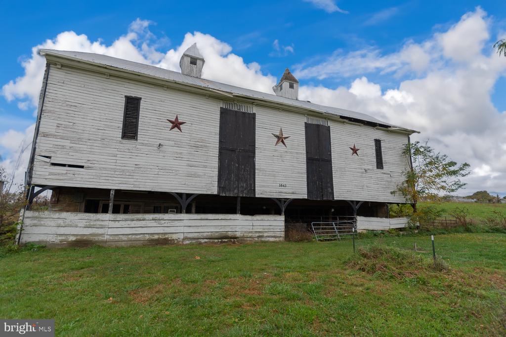 1643 VINEYARD ROAD