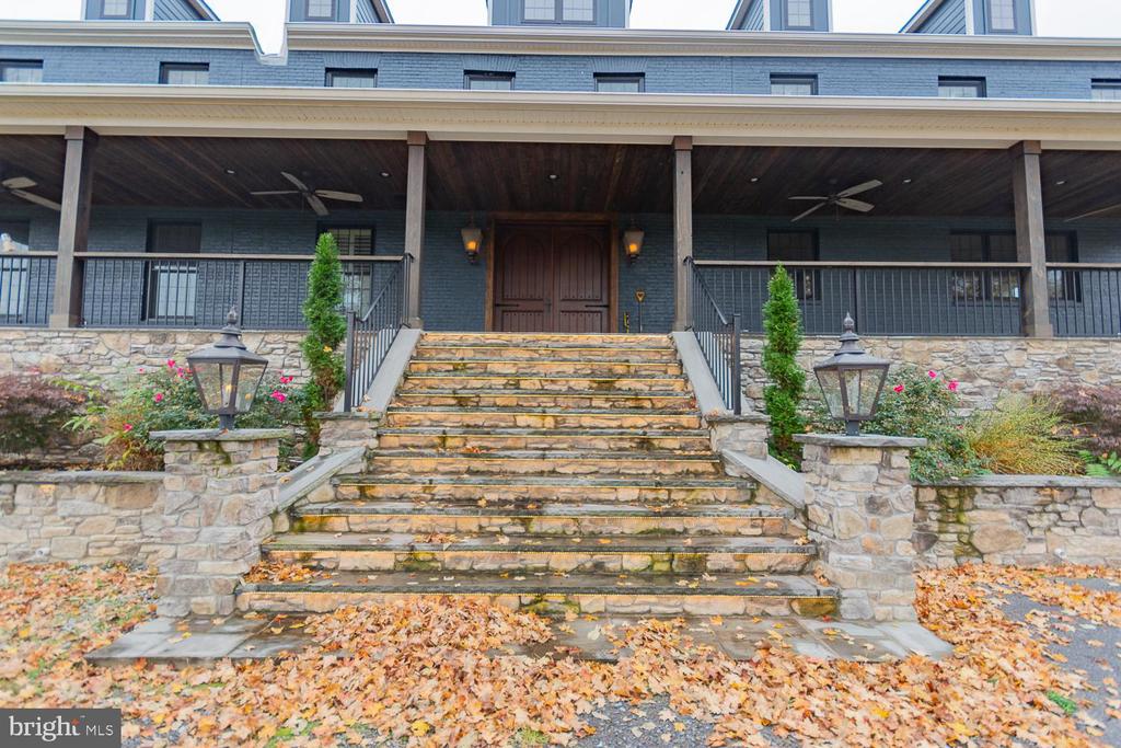 1643 VINEYARD ROAD