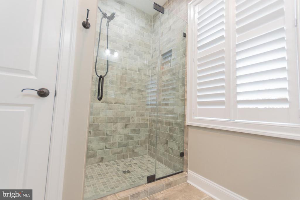 1643 VINEYARD ROAD