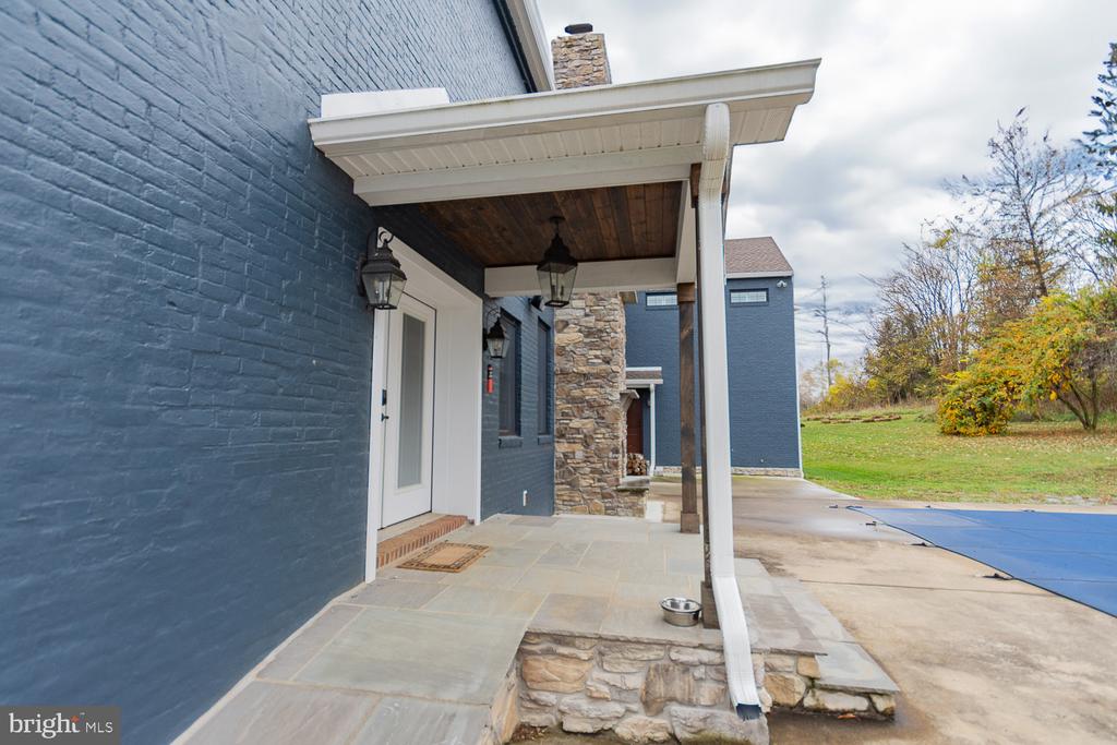 1643 VINEYARD ROAD