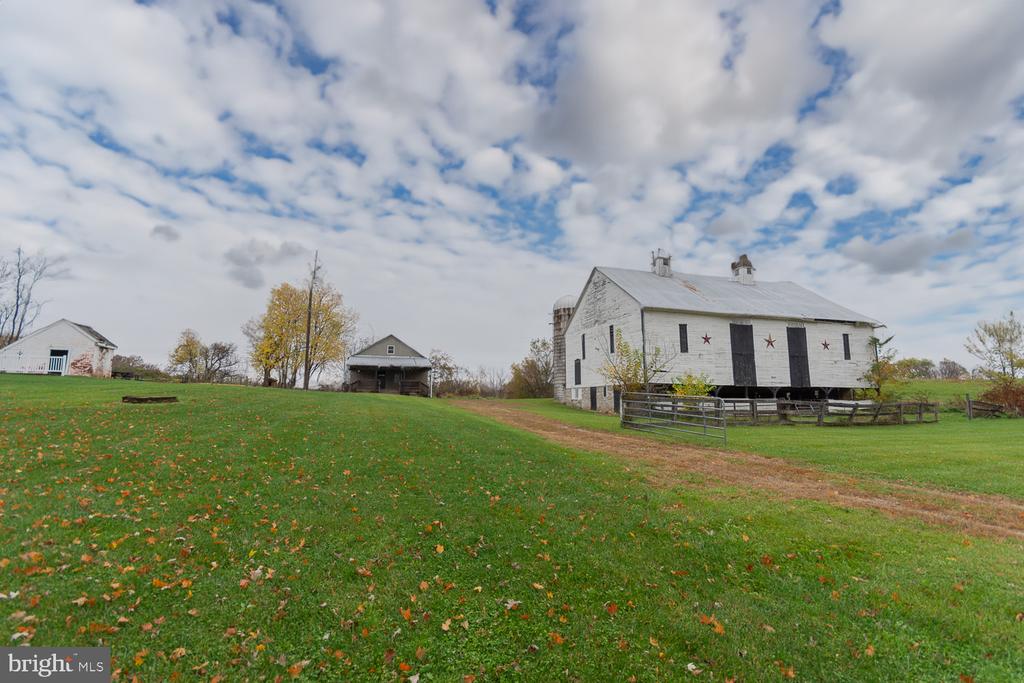1643 VINEYARD ROAD